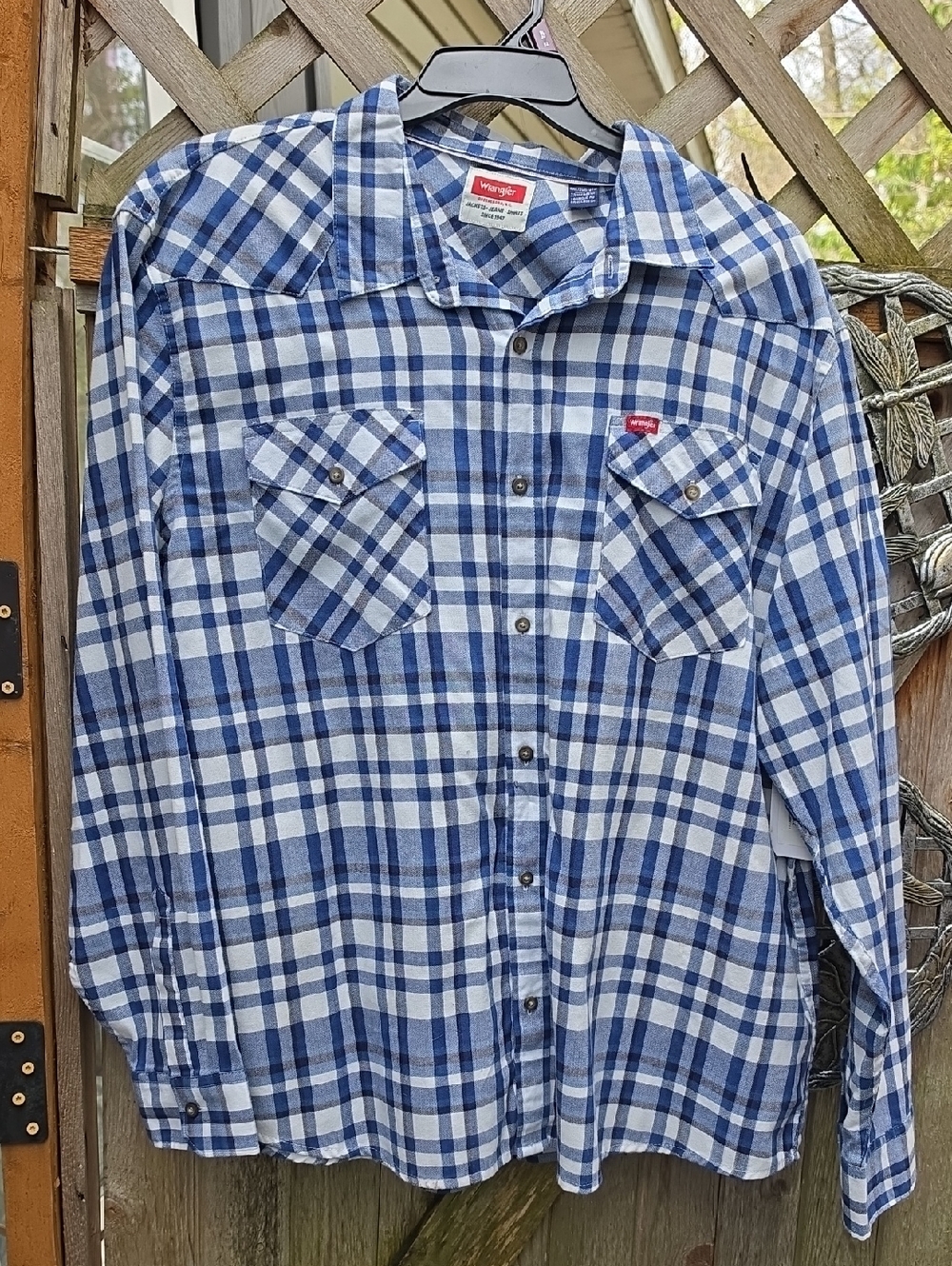 Wrangler Blue and White Plaid Men's Button-Down Shirt